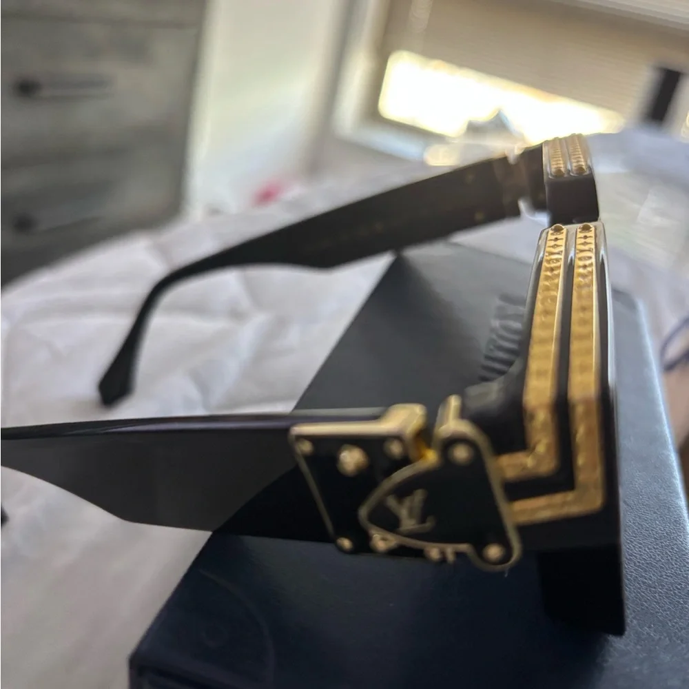 Louis Vuitton Black and Gold Glasses - Picture 3 of 6